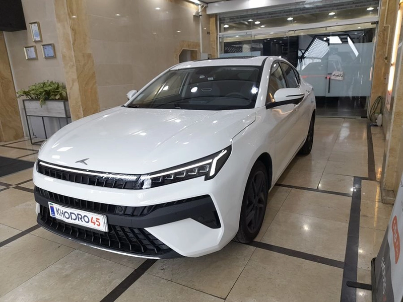 طراحی ظاهری کی ام سی J7