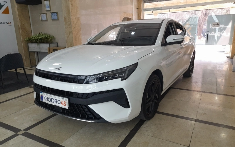 طراحی ظاهری کی ام سی J7