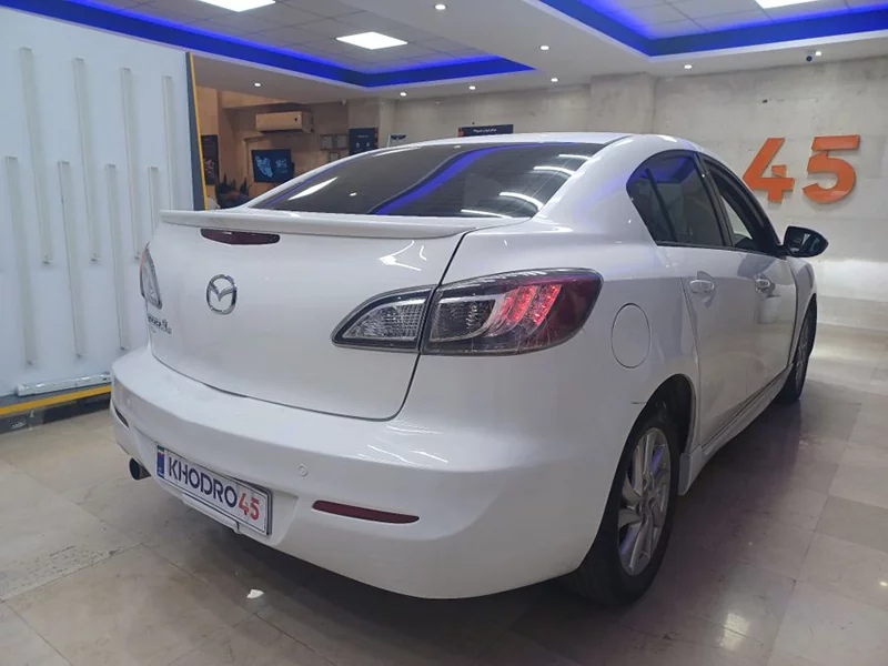 نمای عقب مزدا 3 نیو