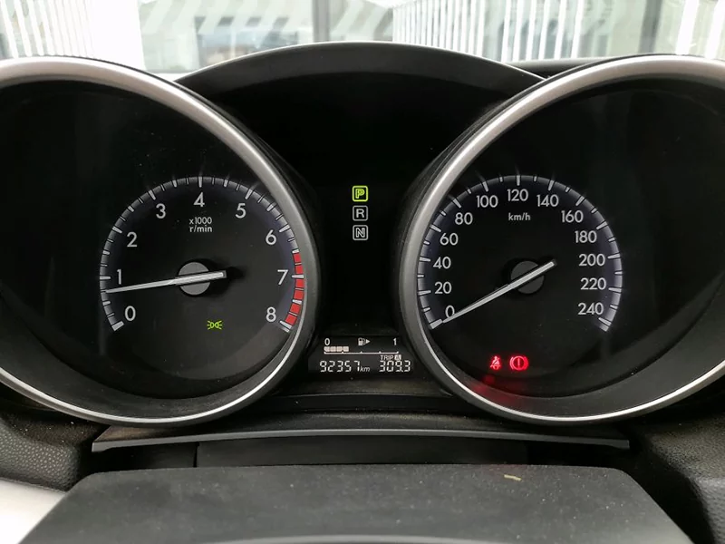 پشت آمپر مزدا۳ نیو