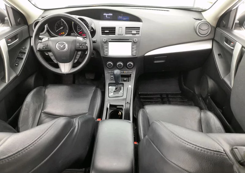 کابین مزدا ۳ نیو