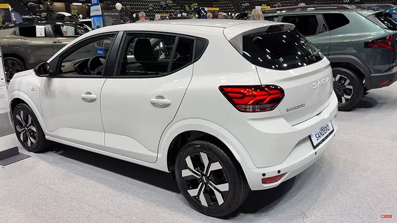 نمای جانبی رنو ساندرو ۲۰۲۵