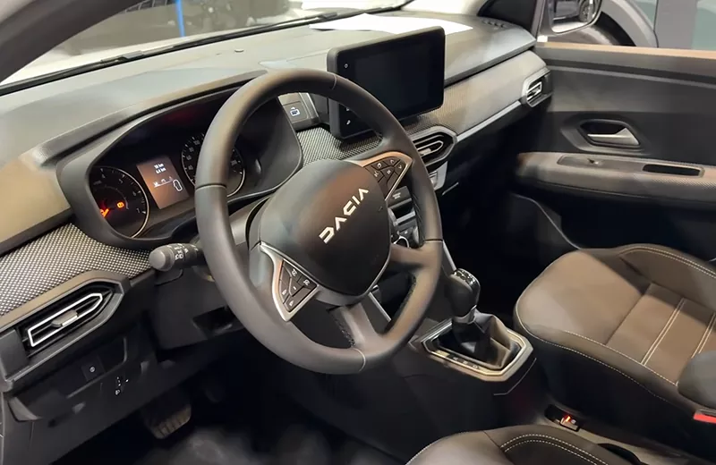 طراحی داخلی رنو ساندرو ۲۰۲۵