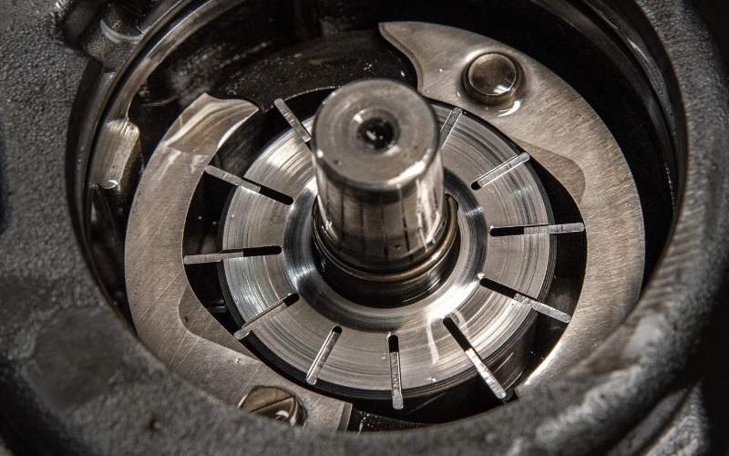 نمایی از روتور و استاتور (ماه و ستاره) پمپ روغن مویرگی سیستم هیدرولیک فرمان