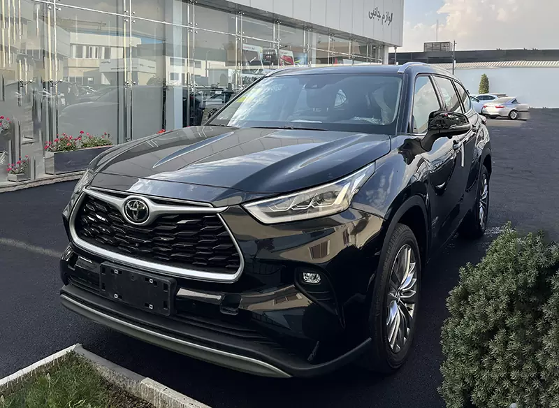 نمای جلو تویوتا هایلندر ۲۰۲۵ هیبرید