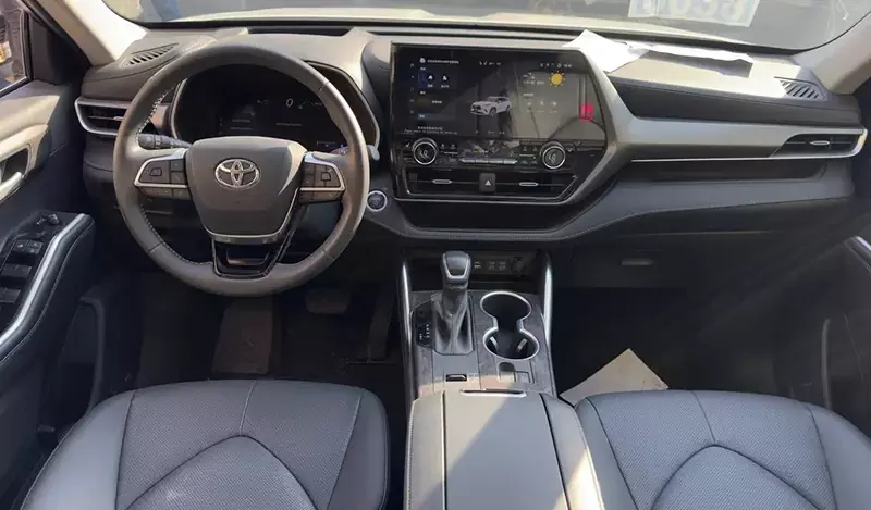 کابین تویوتا هایلندر ۲۰۲۵ 