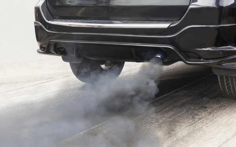 دود سیاه اگزوز ناشی از خامسوزی بنزین است دود سیاه اگزوز ناشی از خامسوزی بنزین است