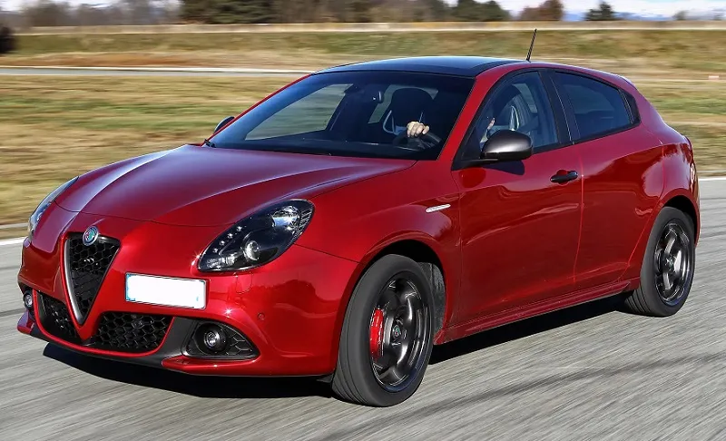 آلفارومئو جولیتا قرمز آلفارومئو جولیتا قرمز