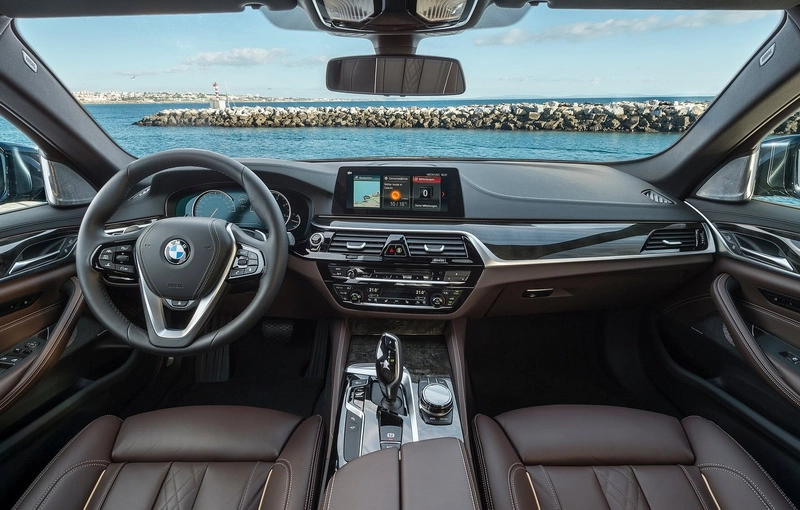 طراحی داخلی بی ام و 530i نسل هفتم