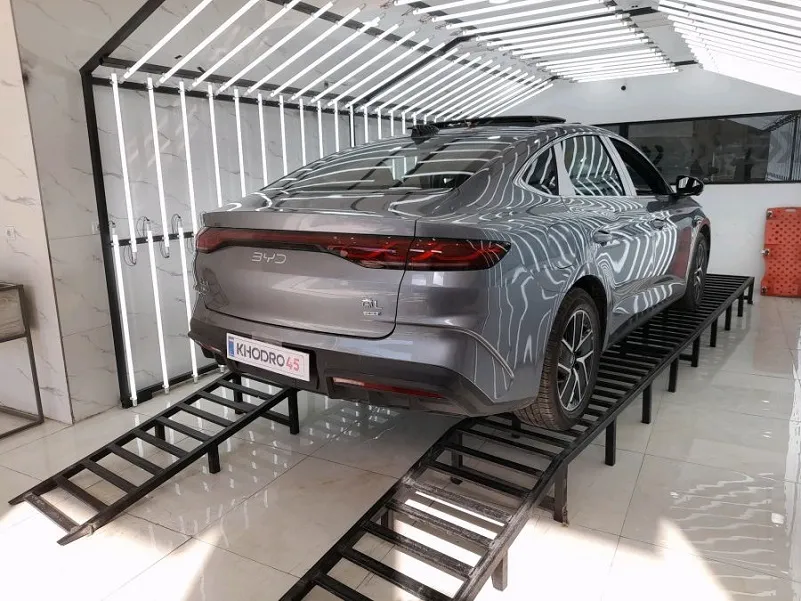 بی وای دی چین ال از نمای عقب بی وای دی چین ال از نمای عقب