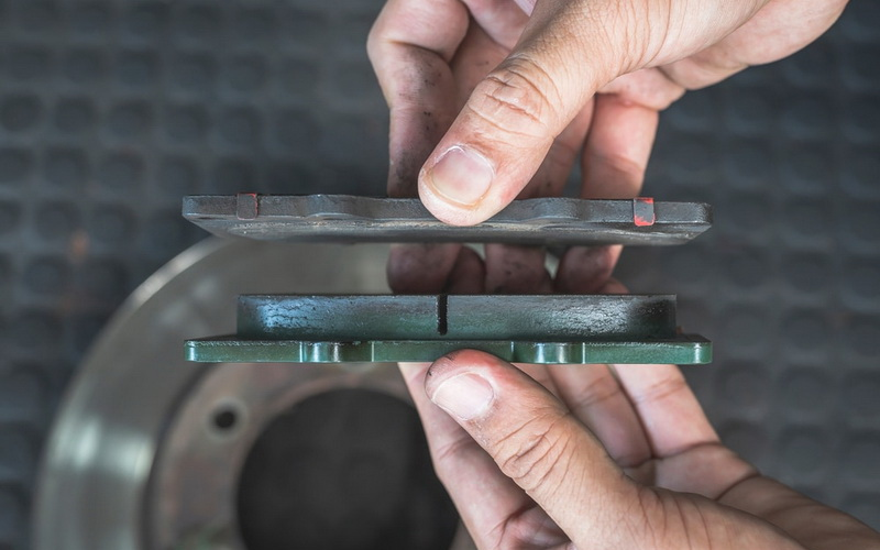 فرسودگی لنت ها باعث ضعف در ترمز و لرزش می شود فرسودگی لنت ها باعث ضعف در ترمز و لرزش می شود