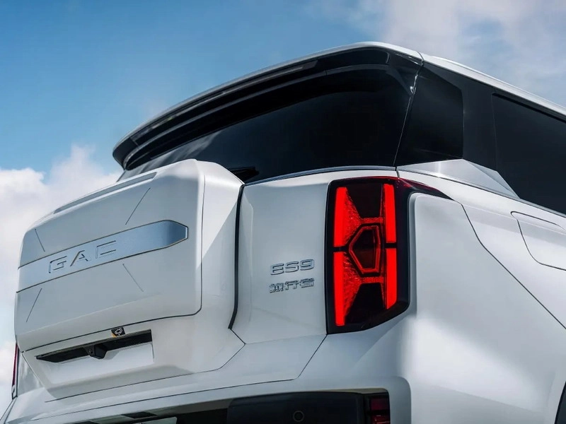 در صندوق گک ES9 در صندوق گک ES9