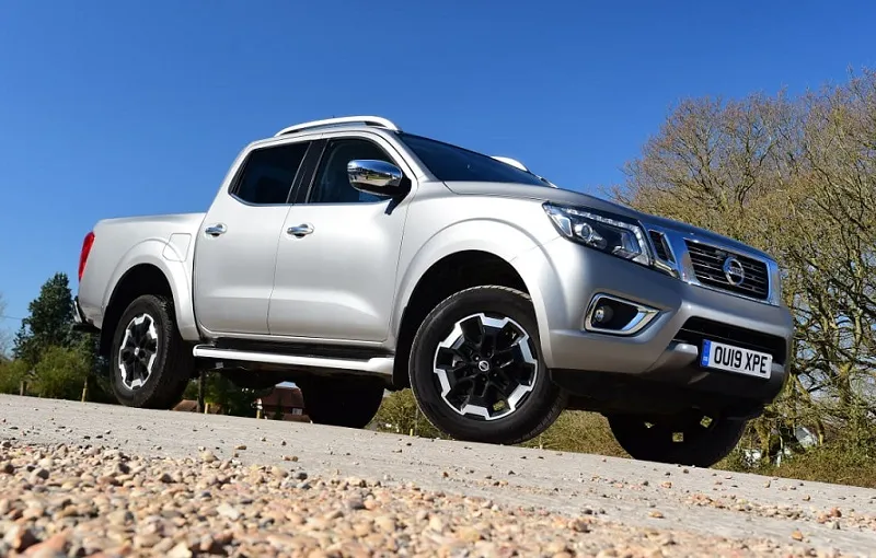 نمای جانبی نیسان ناوارا کریمان موتور نمای جانبی نیسان ناوارا کریمان موتور