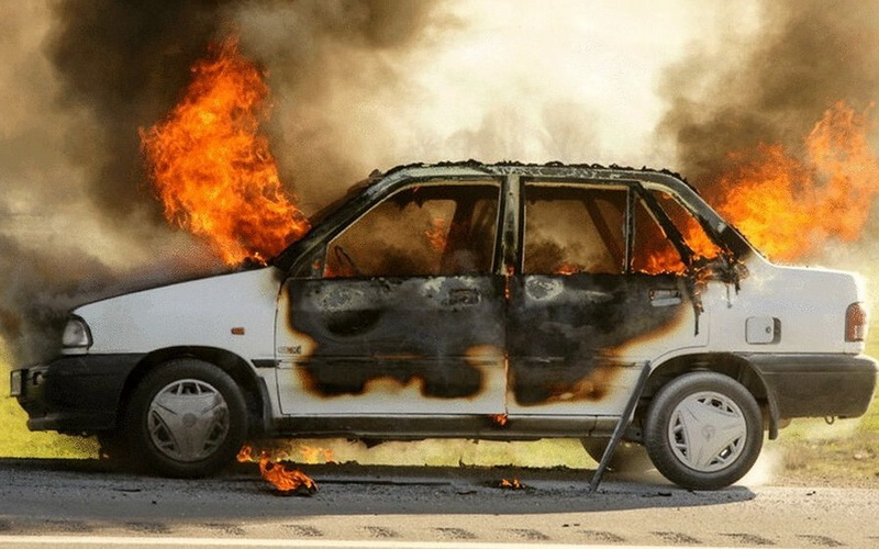 یک شارژر فندکی معیوب می تواند باعث سوختن سیمکشی و حتی خودرو شود یک شارژر فندکی معیوب می تواند باعث سوختن سیمکشی و حتی خودرو شود