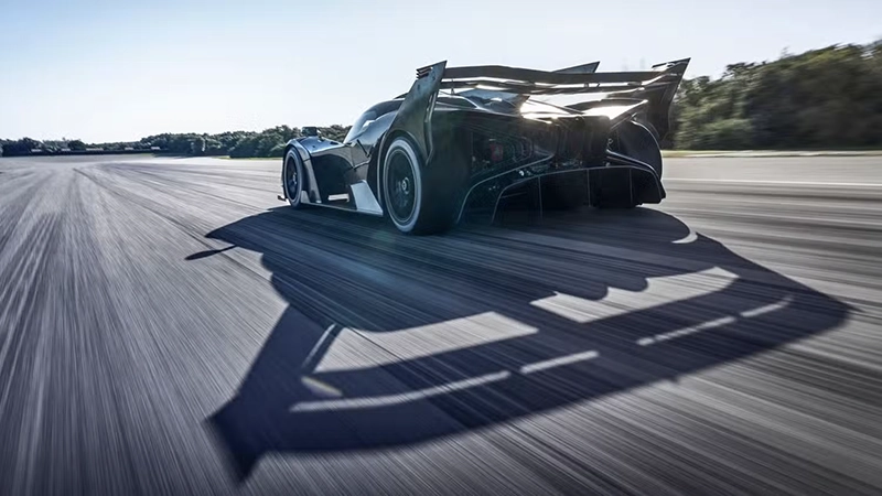 نمای عقب بوگاتی بولاید نمای عقب بوگاتی بولاید