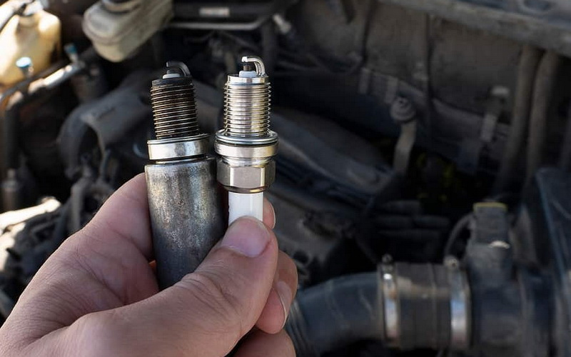 شمع معیوب از رایج ترین دلایل بروز خامسوزی موتور است شمع معیوب از رایج ترین دلایل بروز خامسوزی موتور است