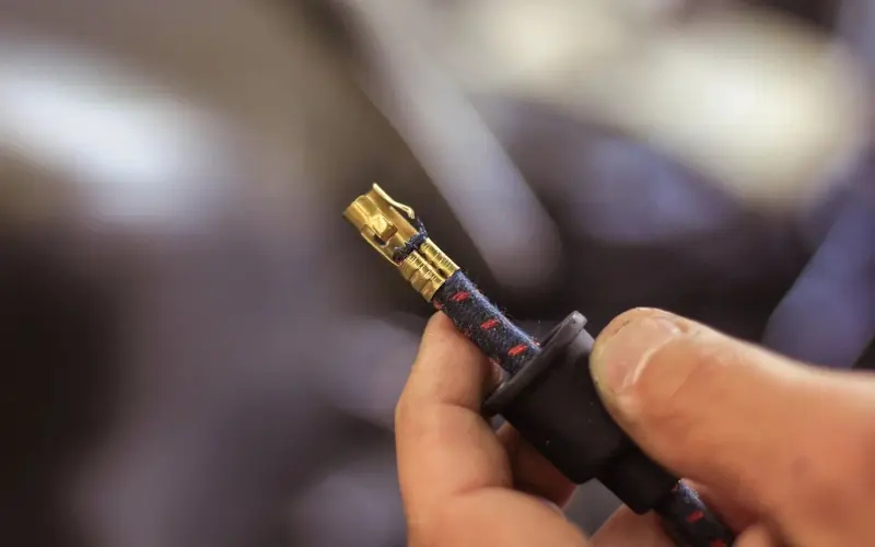 خرابی وایر باعث نشتی جریان برق می شود خرابی وایر باعث نشتی جریان برق می شود