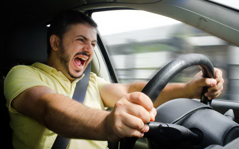 لرزش فرمان در زمان ترمززدن می تواند از کارایی سیستم ترمز بکاهد لرزش فرمان در زمان ترمززدن می تواند از کارایی سیستم ترمز بکاهد