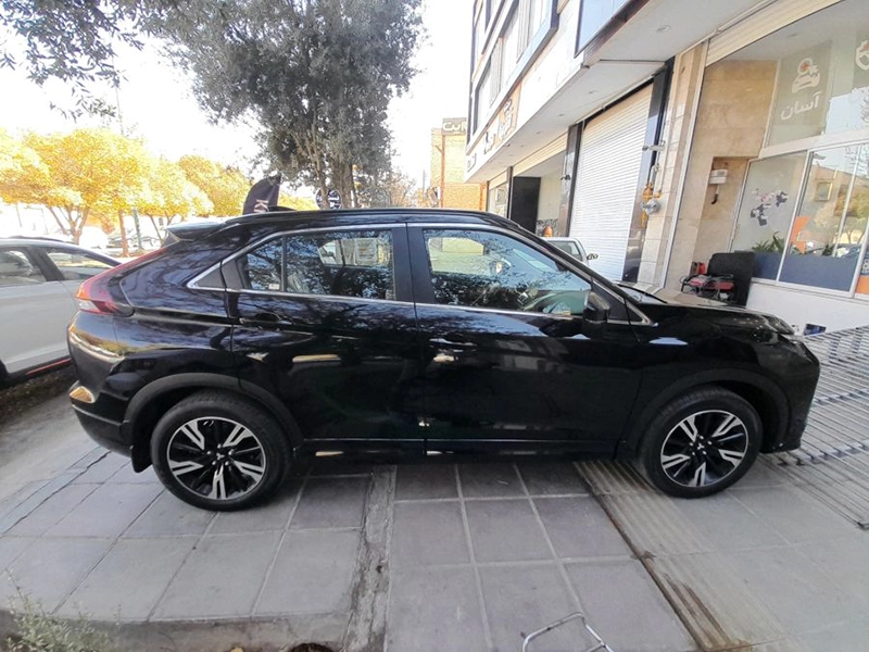 نمای جانبی میتسوبیشی اکلیپس ۲۰۲۵ نمای جانبی میتسوبیشی اکلیپس ۲۰۲۵