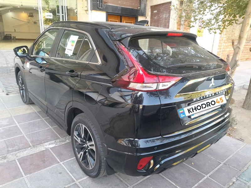 نمای عقب میتسوبیشی اکلیپس کراس ۲۰۲۵ نمای عقب میتسوبیشی اکلیپس کراس ۲۰۲۵