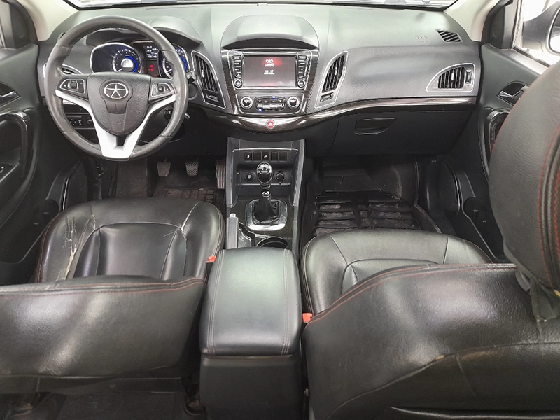 نمای داخلی جک S5 نمای داخلی جک S5