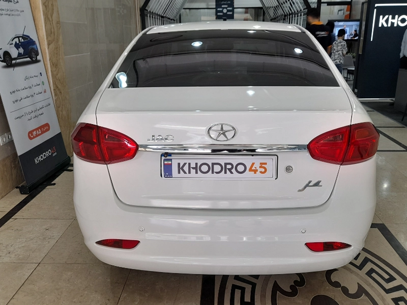 نمای عقب جک جی4