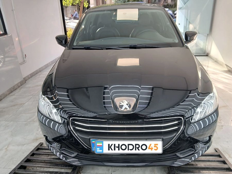 نمای جلوی پژو 301