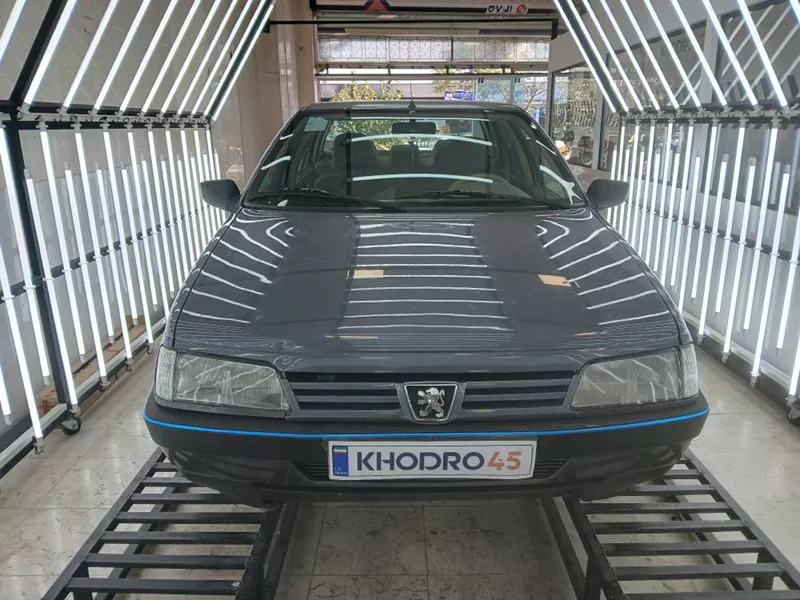 پژو ۴۰۵ GLX از نمای جلو