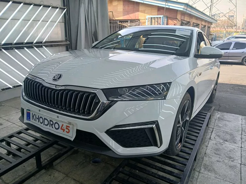 اشکودا اکتاویا پرو سفید