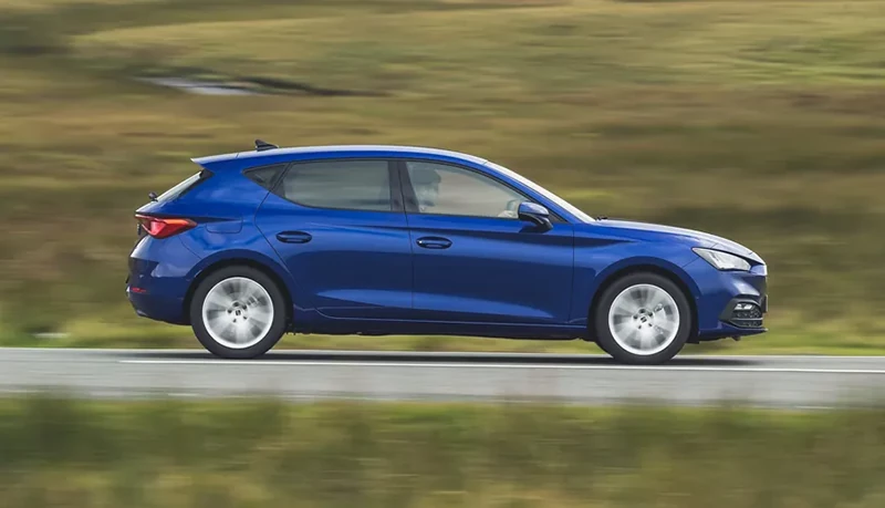 سئات لئون ۲۰۲۵ از نمای جانبی