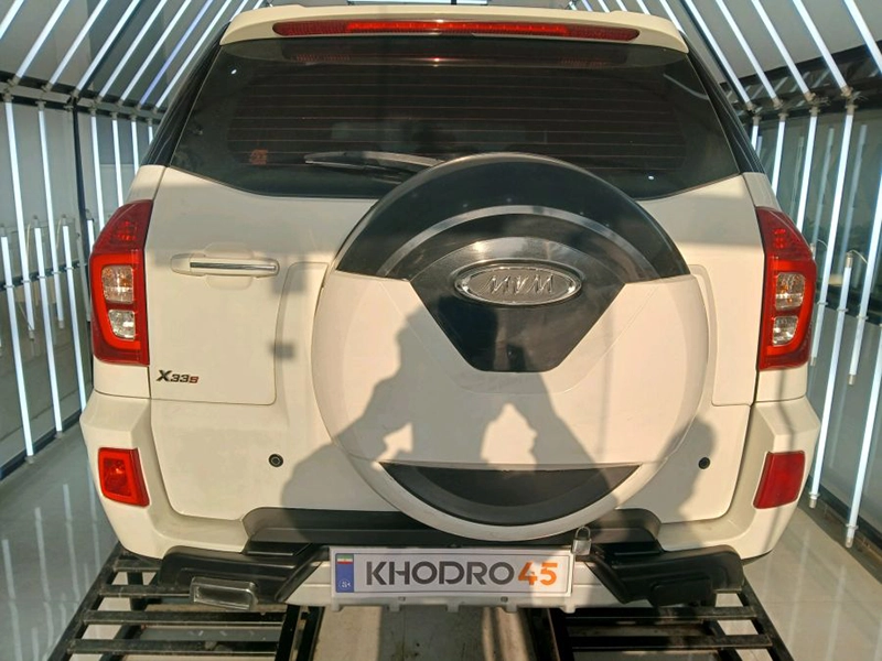 نمای عقب ام وی ام X33 اسپرت نمای عقب ام وی ام X33 اسپرت