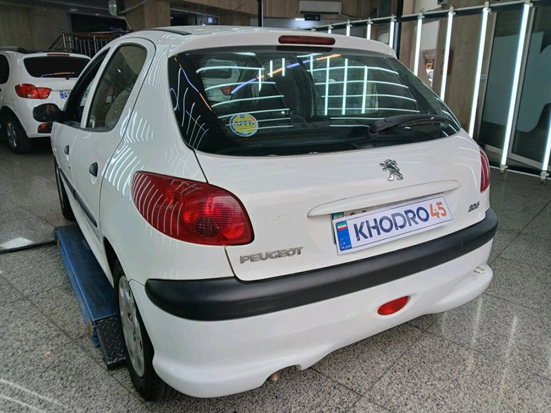 نمای عقب ۲۰۶ تیپ ۲