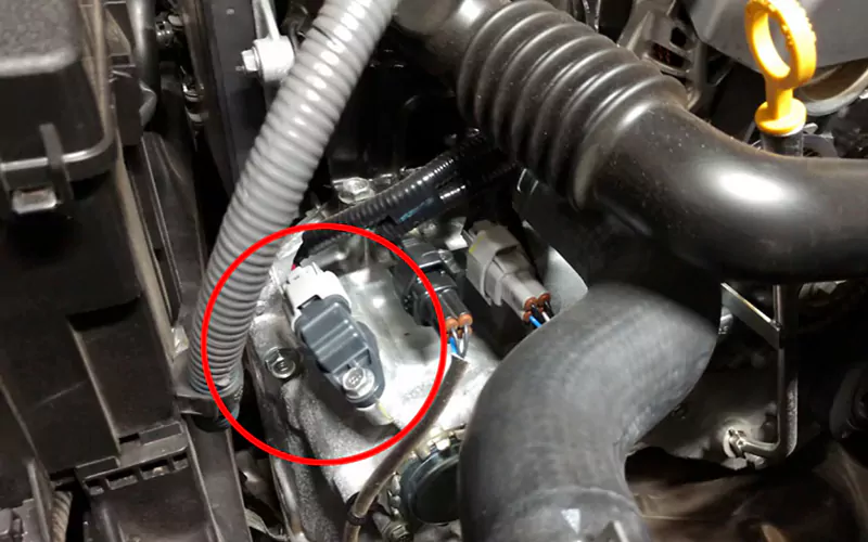 برای تعویض سنسور دور موتور باید ابتدا جای آن را پیدا کنیم