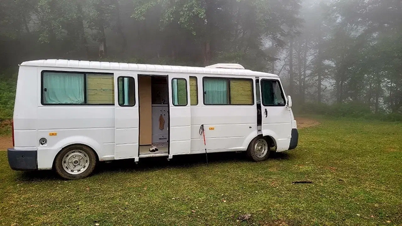 تبدیل اتوبوس به کمپر ون