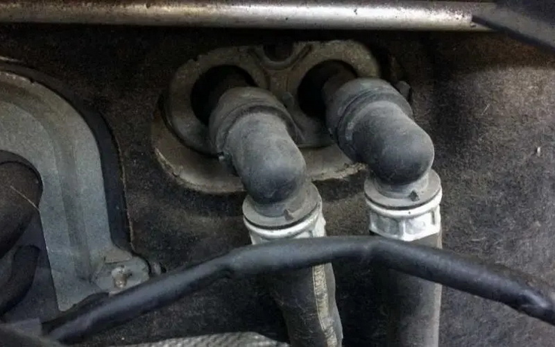 برای شستن رادیاتور بخاری بهتر است تا از لوله های آن، فقط رادیاتور بخاری را شستشو دهیم برای شستن رادیاتور بخاری بهتر است تا از لوله های آن، فقط رادیاتور بخاری را شستشو دهیم