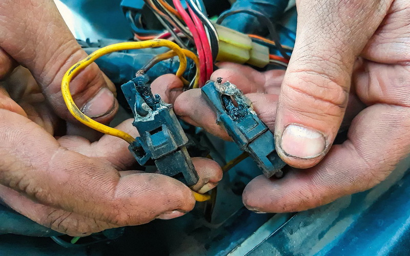 خرابی سوکت قطعات برقی از شایع ترین علل ریپ زدن موتور است خرابی سوکت قطعات برقی از شایع ترین علل ریپ زدن موتور است