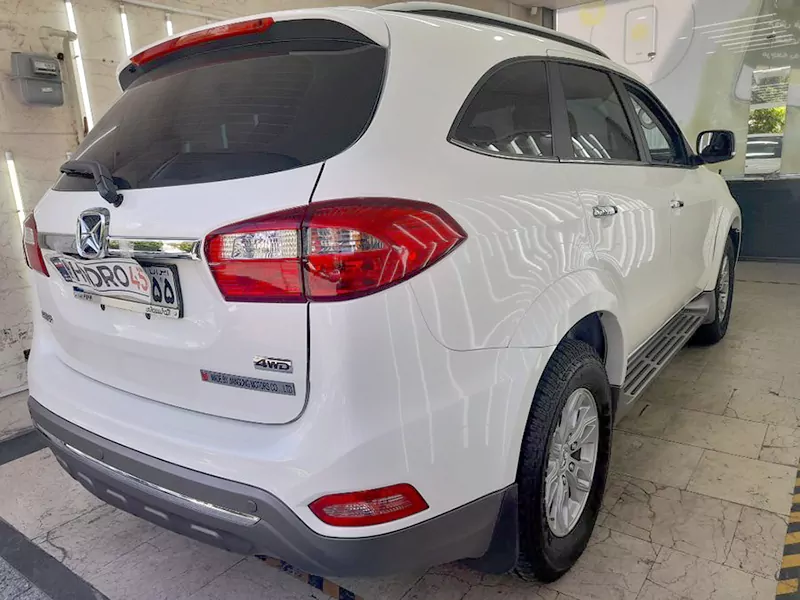 نمای عقب جی ام سی S350