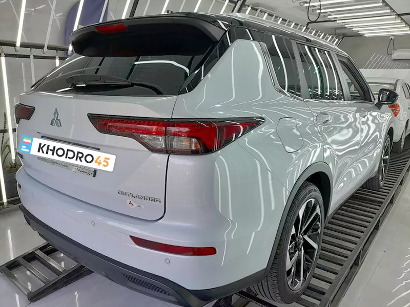 نمای عقب میتسوبیشی اوتلندر ۲۰۲۳ نمای عقب میتسوبیشی اوتلندر ۲۰۲۳