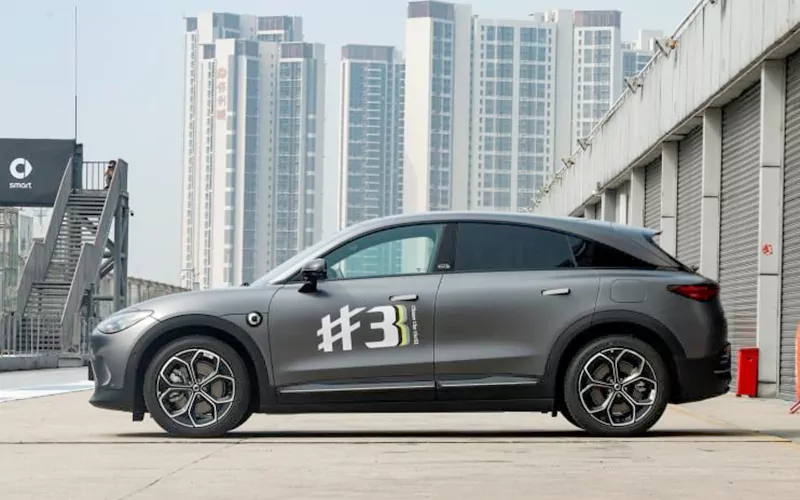 نمای جانبی اسمارت هشتگ ۳ نمای جانبی اسمارت هشتگ ۳