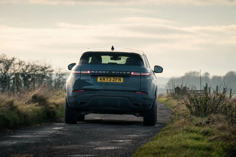 نمای عقب رنجرور ایووک L