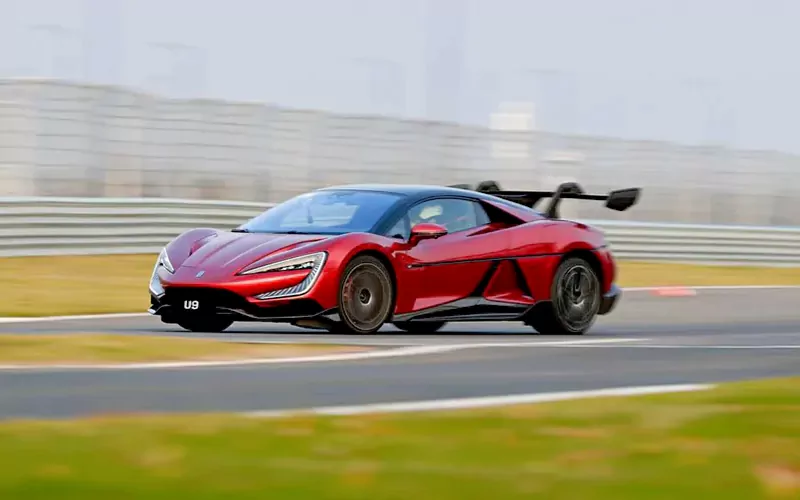 رانندگی بی وای دی یانگ وانگ U9