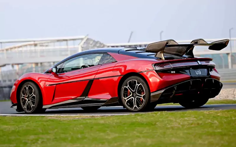 نمای عقب بی وای دی یانگ وانگ U9