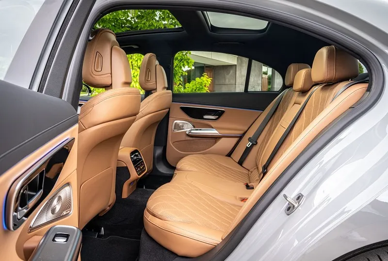 صندلی عقب مرسدس بنز E200 مدل ۲۰۲۵