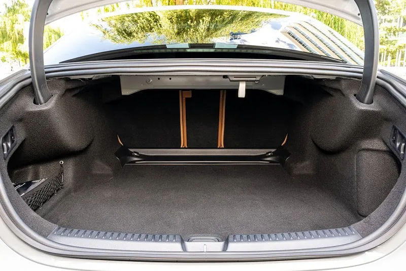 صندوق عقب مرسدس بنز E200 مدل ۲۰۲۵