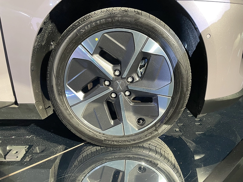 طراحی لاستیکهای مونا M03 طراحی لاستیکهای مونا M03