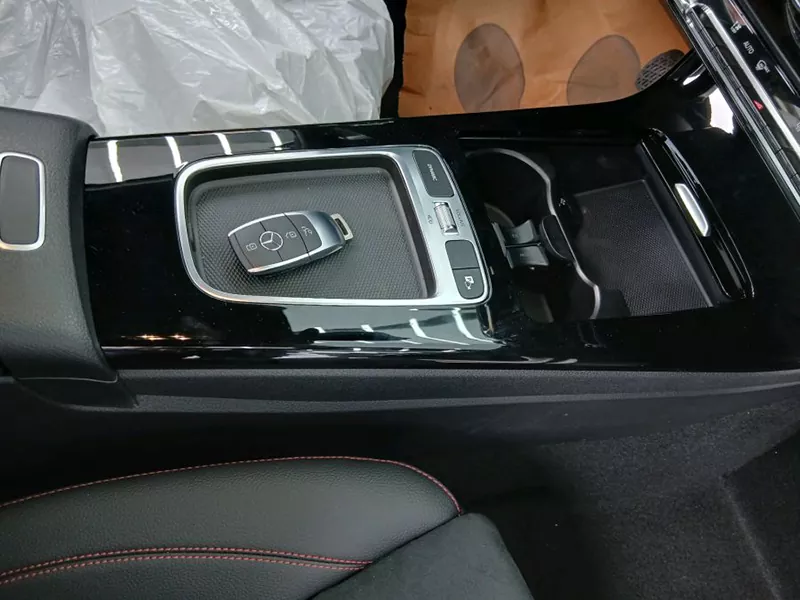 کنسول وسط مرسدس بنز A200L ۲۰۲۵ کنسول وسط مرسدس بنز A200L ۲۰۲۵