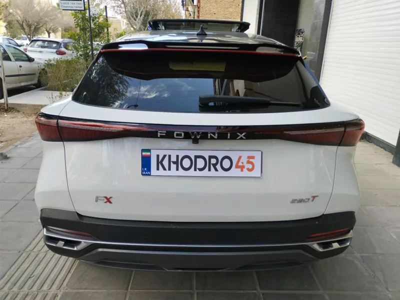 فونیکس FX سفید از نمای عقب