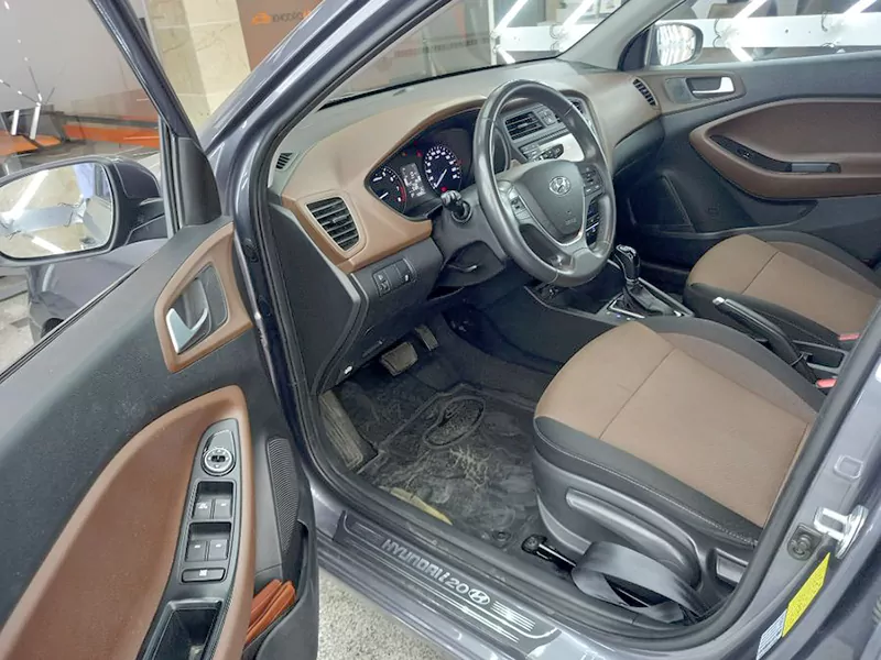 داخل هیوندای i20 کرمان موتور