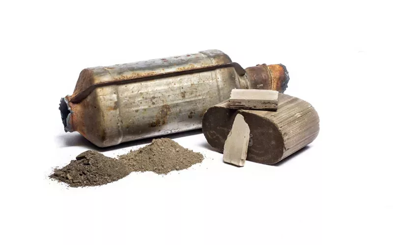 صدای شن از کاتالیزور به خاطر خاک شدن شبکه داخلی آن هست صدای شن از کاتالیزور به خاطر خاک شدن شبکه داخلی آن هست