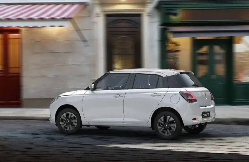 نمای عقب سوزوکی سوئیفت ۲۰۲۵ نمای عقب سوزوکی سوئیفت ۲۰۲۵